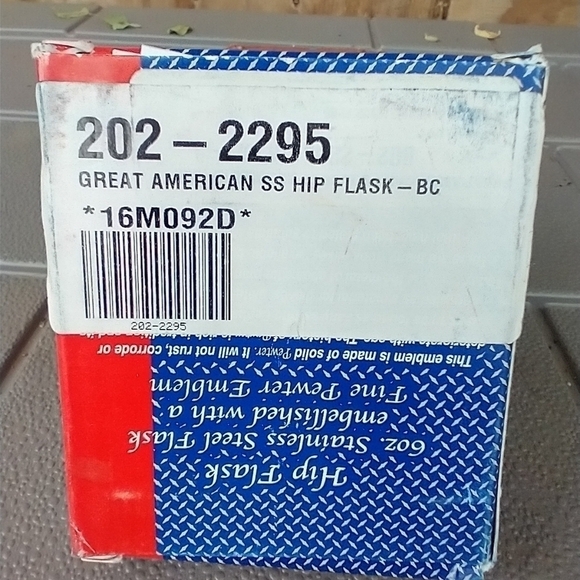 Stainless steel 6 oz. Hip flask. See pics for full - Picture 6 of 12